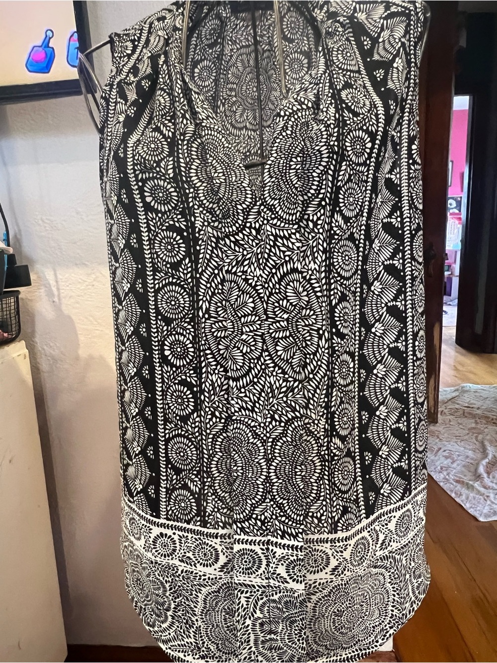 Tommy Large Black and White Sleeveless Patterned Shift top